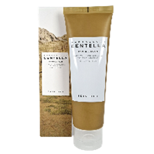 Koreanische Frau mit einer korean Skincare Maske im Gesicht